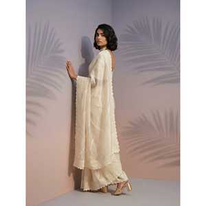 Sari en soie léger et festif Elite Weaves Pure Raspberry avec bordure brodée de sequins Leheriya et blouse pour mariages - Product Image 3