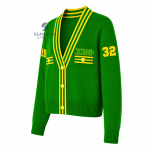 เสื้อคาร์ดิแกนไหมพรมแบบวาร์ซิตี้สำหรับผู้หญิง แบรนด์ Chi Eta Phi คอวี ติดกระดุมด้านหน้า แต่งขอบลายริบ ปักลายสไตล์พรีปปี้ - Product Image 3