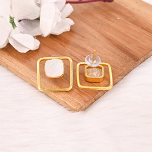 Boucles d'oreilles pendantes en laiton plaqué or avec nacre naturelle, bijoux tendance faits à la main pour femmes - Product Image 5