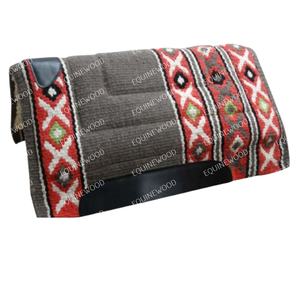 แผ่นรองอานม้าหนังขนแกะนิวซีแลนด์ สำหรับขี่ม้าแบบเดรสสาจและกระโดดข้ามเครื่องกีดขวาง ด้านล่างบุขนสัตว์ นุ่มสบาย ทนทาน ป้องกันได้ดี อุปกรณ์สำหรับม้าอเนกประสงค์ - Product Image 1