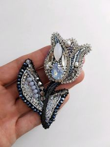 เข็มกลัดลูกปัดปักด้วยมือดีไซน์เนอร์เข็มกลัดลูกปัดแฟชั่นระดับพรีเมียม - Product Image 4