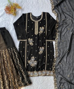Salwar Kameez de Seda Negra Bordada para Mujer con Dupatta, Traje Tradicional Indio Pakistaní para Bodas 82842 - LM -15 - Product Image 3