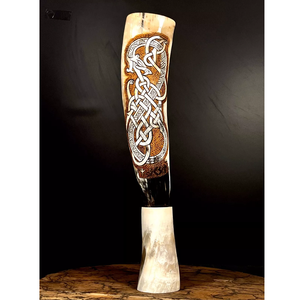 Corne à boire artisanale de guerrier viking avec logo personnalisé, 100% naturelle, artisanat naturel, matériau organique courbé, tasse en corne d'Inde. - Product Image 1