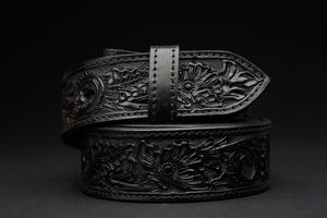 Cinturón de Cuero Hecho a Mano con Diseño Floral Grabado, Impresión UV, Duradero, Negro, 1-1/2 Pulgadas de Ancho, Estilo Moderno, Regalos Promocionales de Bienvenida - Product Image 1