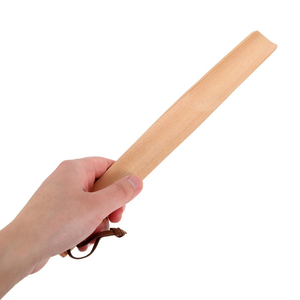 Chausse-pied artisanal en bois massif, aide à l'enfilage des chaussures plates avec sangle de suspension en cuir - Product Image 3