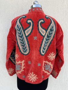 Chaqueta de terciopelo Suzani para mujer, chaqueta de invierno hecha a mano, bordada, color naranja oscuro, estilo bohemio hippie. - Product Image 5