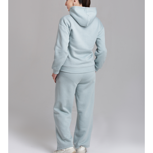 Fabricants de vêtements OEM sur mesure de haute qualité en tissu French Terry pour femmes : Ensemble survêtement avec sweat à capuche court zippé à imprimé en relief et pantalon évasé, États-Unis - Product Image 5