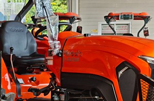 รถแทรกเตอร์ Kubota L5228 52 แรงม้า ขับเคลื่อน 4 ล้อ เครื่องยนต์ดีเซลประสิทธิภาพสูง ทนทาน เหมาะสำหรับงานเกษตรกรรมมืออาชีพ - Product Image 6