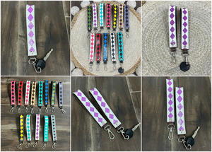 Porte-clés tendance 2026 en cuir de vachette façonné à la main style western avec motif à carreaux, dragonne artisanale unisexe - Product Image 3