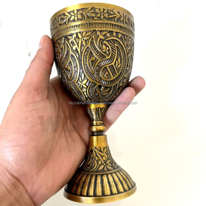 Copa de vino de metal martillado con base dorada para fiestas, eventos, celebraciones de Tayyab Handicraft - Product Image 3