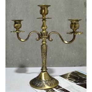 Candélabre à 3 bras en alliage de zinc orné et gaufré, élégant centre de table, porte-bougie conique en laiton antique pour Noël et mariages - Product Image 1