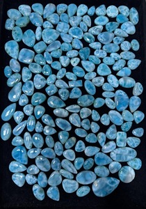 พลอยลาริมาร์ธรรมชาติทรงหลังเบี้ย คุณภาพ AAA สีฟ้าอมเขียว ขัดเงา รูปทรงและขนาดคละแบบ ขายส่งสำหรับทำเครื่องประดับ - Product Image 3