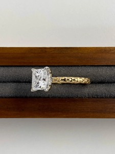 แหวนหมั้นเพชรทรงปรินเซสคัท 3 กะรัต เพชรเลี้ยงในห้องปฏิบัติการ ประดับด้วยวงแหวนแบบซ่อน 14K ทองคำขาว ดีไซน์เกลียว รับรองโดย IGI ของขวัญเครื่องประดับเจ้าสาว - Product Image 5