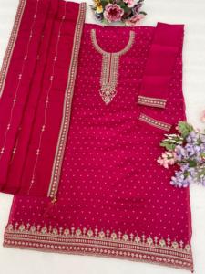 Salwar Kameez semi-couture en soie Dola pour femme avec broderie moderne et travail de sequins pour bal de promo, mariage et soirée - Product Image 6
