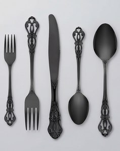 Ensemble de couverts noirs luxueux, élégants en acier inoxydable, au design raffiné, pour les dîners, les fêtes, les mariages, les cadeaux, la présentation sur la table. - Product Image 3