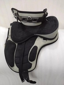 Selle anglaise sans arceuil synthétique Freemax de qualité excellente, couleur gris, disponible au prix direct usine - Product Image 1