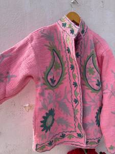 Blouson bomber en velours brodé artisanal pour femmes |   Manteau d'hiver de créateur floral haut de gamme, respirant et écologique - Product Image 5