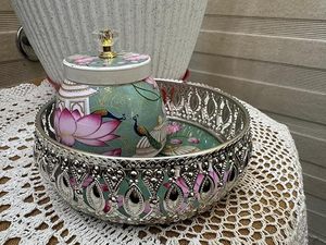 Ensemble décoratif de pot et plateau en métal Pichwai pour cadeaux, décoration intérieure, cadeau de retour de festival - Product Image 3