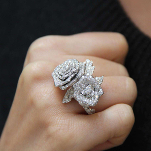 Bague double rose en moissanite, bague florale de style statement, bijoux de luxe en argent, scintillante, pour femme, mariage, fiançailles, fête, anniversaire - Product Image 1