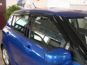 แผ่นบังแดดหน้าต่างรถยนต์ วัสดุ PMMA สีรมควัน ยี่ห้อ HIC  เข้ารูป 100% สำหรับ SUZUKI SWIFT 5 ประตู ปี 2005-2010 - Product Image 2