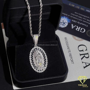 จี้เพชรโมอิสซาไนต์แบบ Iced Out พร้อมลวดลายละเอียดตรงกลางและเครื่องประดับเงินแท้ 925 คุณภาพพรีเมียม - Product Image 1