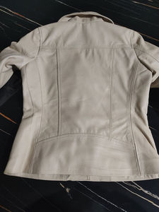 Chaqueta Varsity de Piel de Oveja Auténtica Personalizada para Mujer, al por Mayor, Calefactable, Transpirable, Resistente al Viento, para Invierno, de Fabricante - Product Image 4