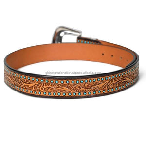 Cinturón vaquero de estilo occidental de cuero de búfalo premium con grabado artesanal único y hebilla y presilla de latón con diseño floral. - Product Image 6