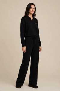 Ensemble deux pièces en tricot noir pour femme, haut à manches longues avec col polo et fermeture éclair, et pantalon large à cordon de serrage - Product Image 4