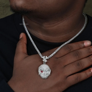 Pendentif Crâne Moissanite Iced Out - Bijoux Hip Hop Horreur en Argent 925 avec Moissanite, Pendentif Breloque Crâne avec Anneau en Forme d'Os - Product Image 1