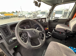 รถบรรทุกหัวลาก LT625 รุ่นปี 2023 สำหรับงานหนัก ขับเคลื่อน 6x4 กำลัง 450 แรงม้า พร้อมห้องโดยสารแบบ Aerodynamic วิ่งเพียง 685,313 ไมล์ - Product Image 3