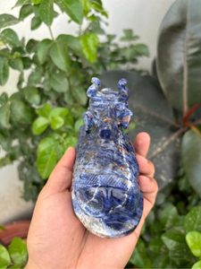 Statue de taureau Nandi en sodalite naturelle sculptée à la main |   Idole hindoue de Shiva en pierre précieuse bleue |   Fournisseur en gros de décorations d'autels spirituels - Product Image 5