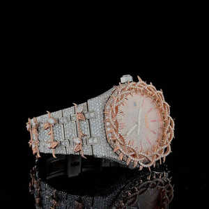 Reloj de Alta Calidad con Bisel Personalizado con Incrustaciones de Diamantes, Esfera Blanca en Oro Rosa, con Diamantes de Moissanita de Corte Redondo - Product Image 3