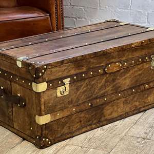 Table basse en bois de manguier faite à la main avec coffre de rangement, en cuir buff et laiton clouté, meuble vintage pour salon - Product Image 2