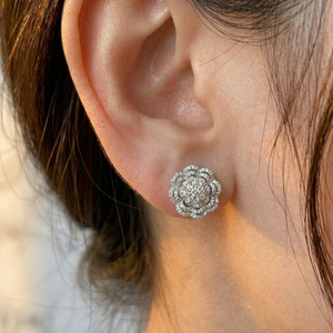 Hong Kong Jewelry's High Quality 18K White Gold Stud Earrings Romantic Vintage Design Diamond Women's Flower Shape Wedding - Product Image 3