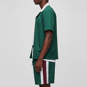 Nueva Camiseta Unisex Verde de Poliéster de Manga Corta con Cuello Blanco y Logotipo Estampado, Estilo Urbano 2 en 1, Transpirable y Ecológica para Verano - Product Image 2