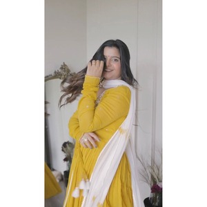 SECUENCIA DE BORDADO GEORGETTE ATRACTIVA TRABAJO CON DORI LATKAN FONDO SUPERIOR CON DUPATTA AMARILLO - Product Image 4