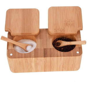 Boîte à épices de luxe carrée en bambou avec 2 pots pivotants pour sel et poivre, couvercle magnétique et mini-cuillère - Product Image 2