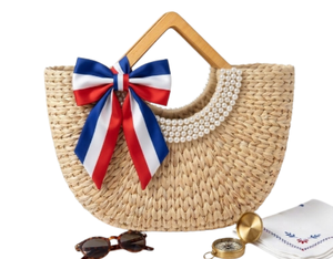 Sac à main en jacinthe d'eau tressée patriotique avec poignée en bois, nœud drapeau et perles décoratives pour usage quotidien, fabriqué au Vietnam - Product Image 3