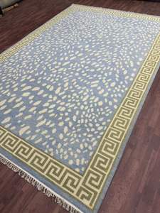 Tapis d'intérieur en laine bleu et vert vif : Motifs abstraits tissés à la main, bordure à clé grecque, broderie abstraite pour salon et chambre - Product Image 4