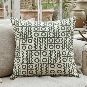Housse de coussin noire imprimée à la main au style indien, motif géométrique en treillis, coussin décoratif contemporain pour la maison - Product Image 2