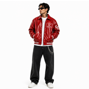Chaqueta universitaria de cuero charolado rojo personalizada con parche de marca personalizado y puños con ribete de rayas acanaladas para uso unisex. - Product Image 4