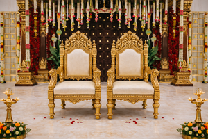 Auténtico Mandap de Boda del Sur de la India con Pilares Tallados, Mandap Manavarai para Eventos de Boda Tamil, Grand Kalyana Mandapam USA - Product Image 5