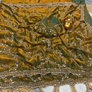 Sari de Seda Royal Pure Space con Bordado Original de Cuentas Doradas, Borde con Diseño de Corte Exclusivo, Blusa Elegante y Lujosa, Sari Premium para Fiestas - Product Image 2