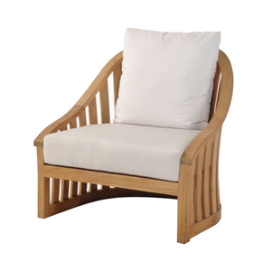 La chaise Antoine en teck, fabriquée en bois de teck massif et dotée de coussins confortables et durables de couleur ivoire. - Product Image 2
