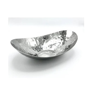 Bol à fruits décoratif en acier inoxydable, design découpé, accent attrayant pour la table à manger avec un attrait métallique - Product Image 5