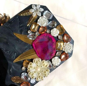 Pochette élégante en résine époxy à motif floral pour femme, idéale pour les mariages et les soirées cocktail - Product Image 2