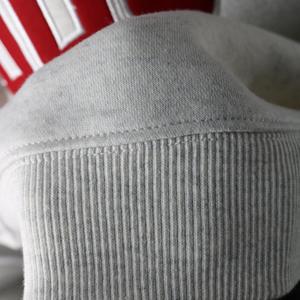 Sudadera BOSTON U con cuello simulado, 450 GSM, nombre personalizado, bordado aplicado, corte holgado, 100% algodón, felpa francesa. - Product Image 4