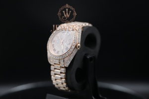 Montre en diamant moissanite de haute qualité pour mariages, fêtes et occasions spéciales, disponible à un prix abordable en provenance d'Inde - Product Image 2