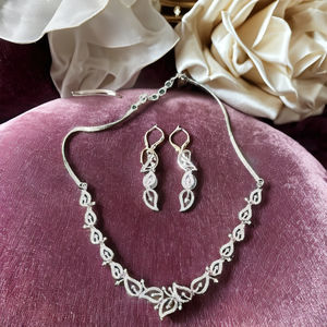 Pendientes de Araña Elegantes de Aleación de Zinc Chapados en Oro con Forma de Campana Étnica con Circonita, Elegante Collar AD para un Look Glamuroso de Boda - Product Image 1