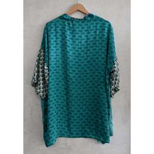 Kimono corto de seda india hecho a mano para mujer, ropa de dormir estampada, ropa de descanso - Product Image 4